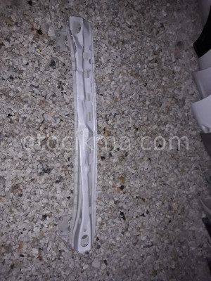 Suzuki vitara ön tampon demiri