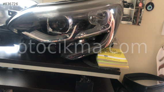 Renault megane 4 çıkma sağ ön far