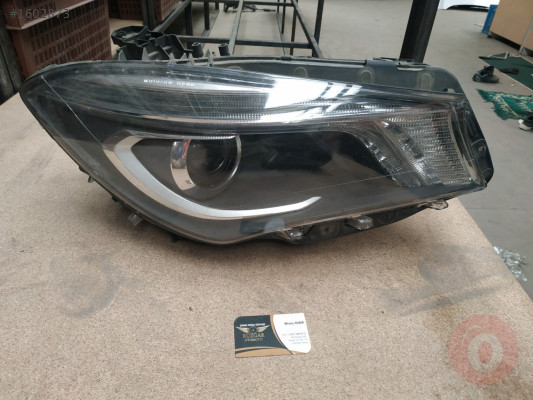 Mercedes CLA sağ ön far