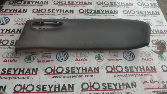 1P0867116 seat leon 2010 sağ arka kapı kartonu döşemesi