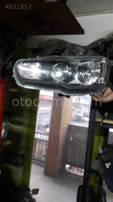 Mitsubishi lancher sol ön far