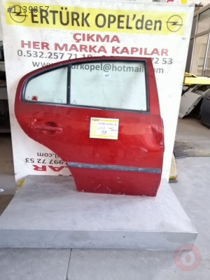 Octavia sag arka kapı