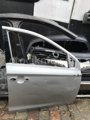 Hyundai i20 çıkma sağ ön kapı