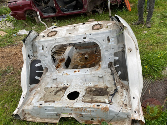 MİTSUBİSHİ CARİSMA ARKA PANEL 1999 MODEL