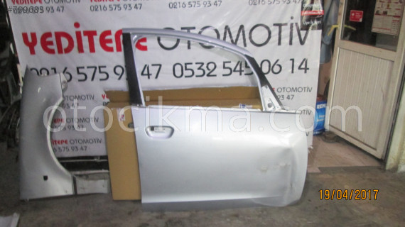 Mitsubishi colt  sağ ön kapı