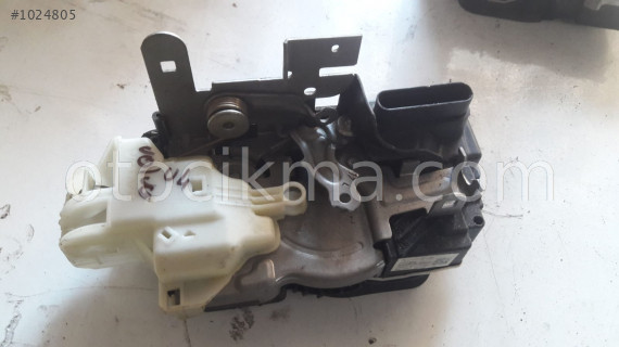 VOLVO V40 KAPI KİLİDİ SIFIR ORİJİNAL