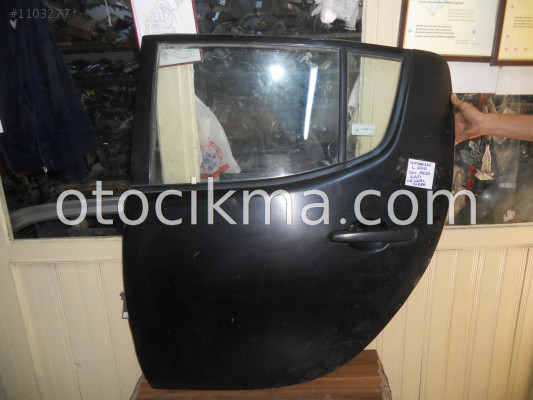 MİTSUBİSHİ L200 SOL ARKA KAPI ORJİNAL ÇIKMA