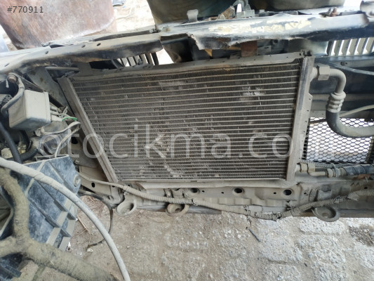 Rover 200 klima radyatörü mevcuttur.