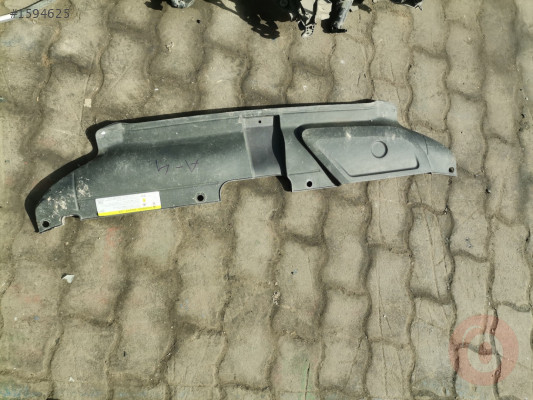 AUDİ A4 2014 MODEL ÖN PANEL ÜST KAPLAMA PLASTİK