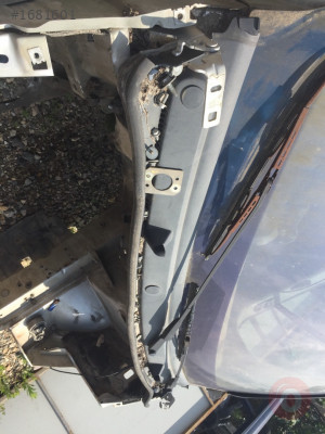 RENAULT TRAFİC ÖN CAM IZGARASI