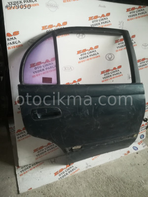 Toyota carina sağ arka kapı