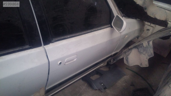 çıkma skoda sağ ön kapı
