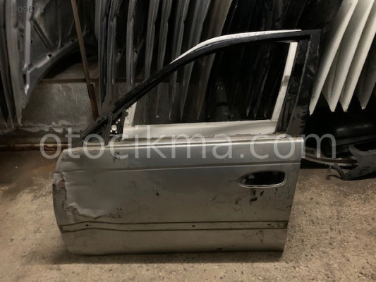 toyota avensis sol ön kapı