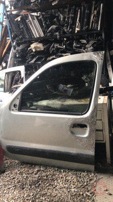 Renault kangoo çıkma sol ön kapı gri