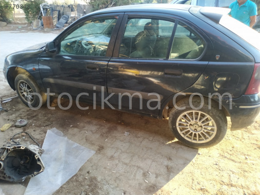 Rover 200 sol ön kapı mevcuttur