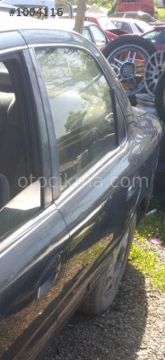 kia clarus 2.0 16v çıkma sol arka dolu kapı