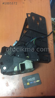 FORD FİESTA SOL ARKA KAPI KİLİTİ 8A6A-A26413-AJ