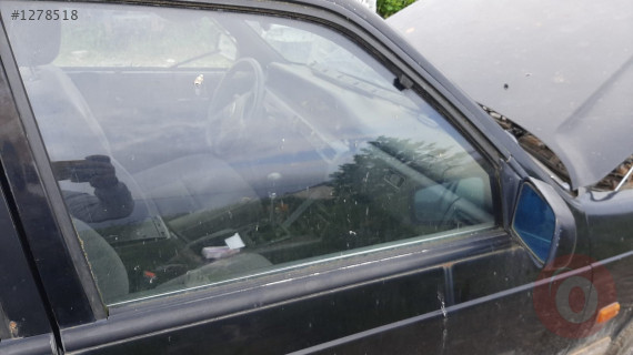 mazda 929 çıkma sağ ön kapı camı