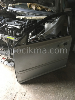 Volvo s40 çıkma gümüş gri sol ön kapı