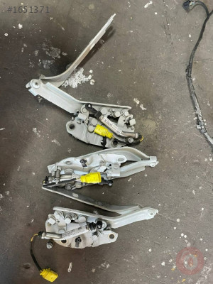 TİGUAN YAYA TETİKLEYİCİ KAPUT MENTEŞESİ 5NA823823E ÇIKMA - Volkswagen 5NA823823E Orijinal Çıkma Yedek Parça Ankara