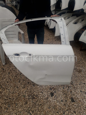 Fiat egea sag arka çıkma kapı