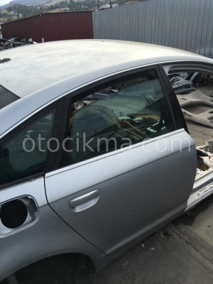 Audi A6 sağ arka kapı camı hatasız orjinal çıkma