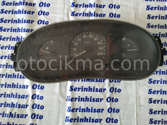 Renault Clio 2 km saati mevcuttur.