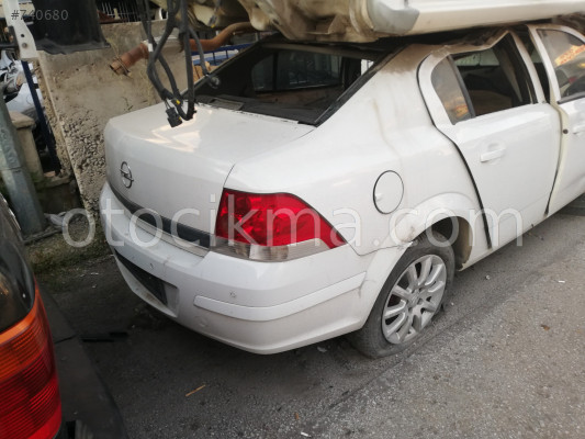 OPEL ASTRA H SEDAN KOMPLE ARKA