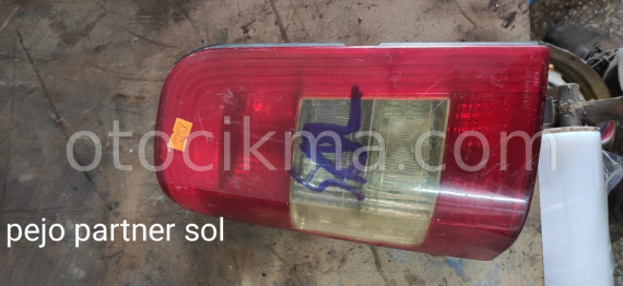 Peugeot partner sol arka stop mevcuttur.