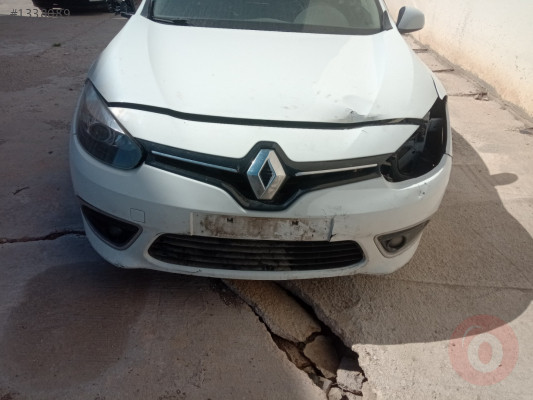 Renault Fluence ön tampon dolu