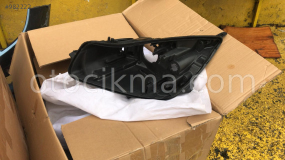 Opel insignia sol far kasası