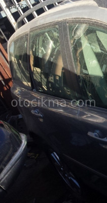2005 VOLVO V50 ÇIKMA SAĞ ARKA KAPI.