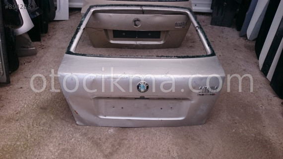SKODA OCTAVİA BAGAJ KAPAĞI