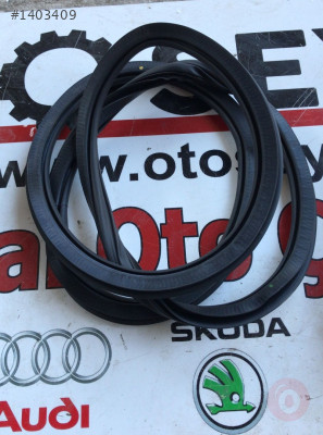 8V4833721B audi a3 2019 sağ arka kapı lastiği