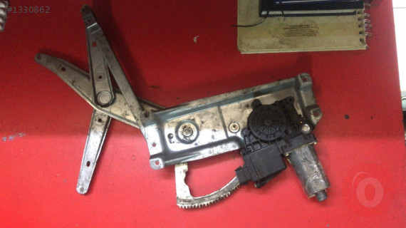 OPEL VECTRA B SOL ÖN CAM KRİKOSU