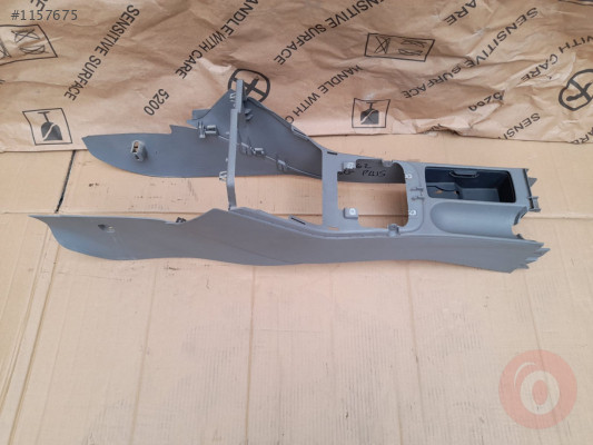 VW GOLF PLUS 05-09 ORTA KONSOL 5M1863243B 3U6