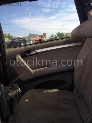 Audi Q7 sol arka kapı döşemesi hatasız orjinal çıkma