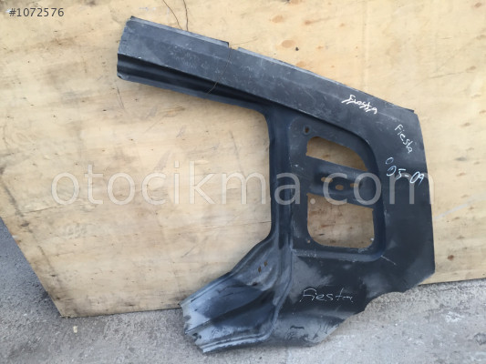 FORD FIESTA ARKA SOL ÇAMURLUK