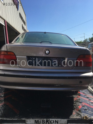 BMW 520İ ARKA TAMPON