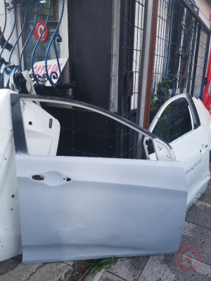 Hyundai accent blue çıkma sağ ön kapı