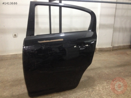 Opel corsa d sol arka kapı siyah