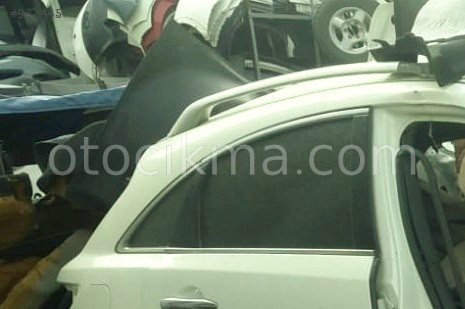 ÇIKMA FX35 INFINITI SAĞ ARKA KAPI CAMI.