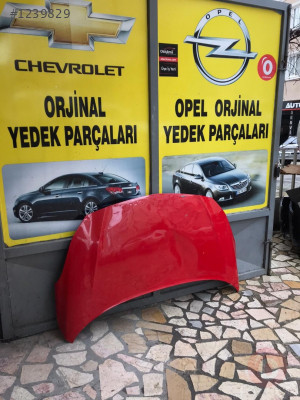 opel corsa e kırmızı renk ön kaput