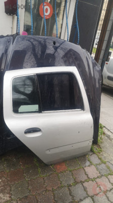 Renault clio çıkma sağ arka kapı