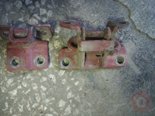Fiat uno sol ön kapı menteşeleri