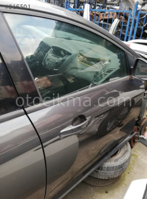 FORD FOCUS-3 SAĞ ÖN KAPI HATASIZ