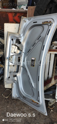 Daewoo super saloon bagaj kapağı mevcuttur.
