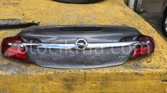 Opel İnsignia bagaj kapağı