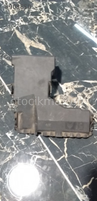 Peugeot  508 akü üst sigorta kapak