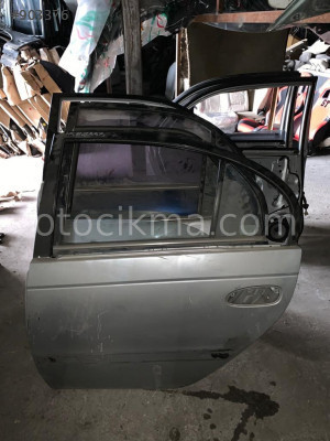 Toyota avensis sol arka kapı hatasız